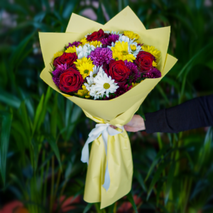 Kırmızı Gül ve Renkli Papatya Buketi - Ay Flowers