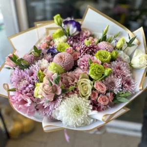 Renkli Lisyantus ve Gül Buketi - Ay Flowers