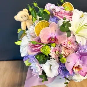 Kutuda Renkli Çiçek Aranjmanı - Ay Flowers