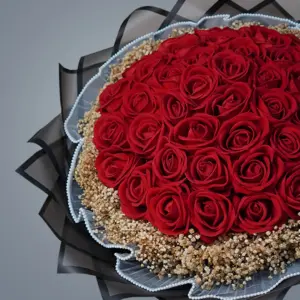 41'li Kırmızı Yapay Gül Buketi – Siyah Süslemeli - Ay Flowers